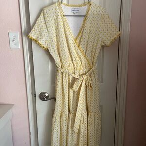 Sun dress size M, yellow, hardly worn.